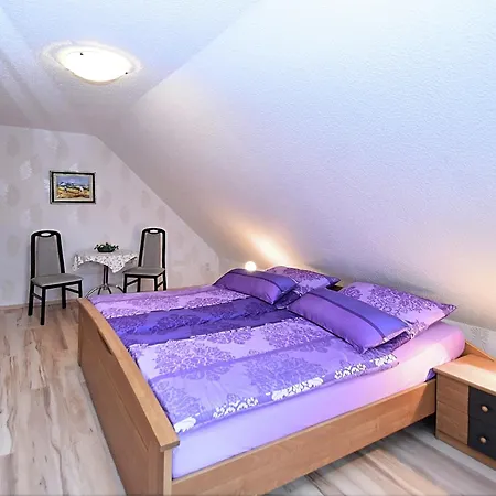 Ruhiges Ferienhaus In Floh-Seligenthal アパート