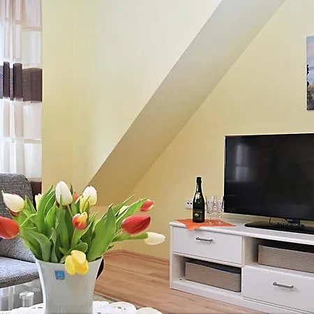 Ruhiges In Floh-seligenthal Apartment